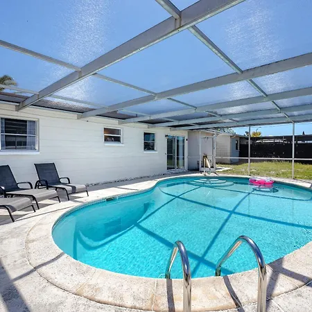 Sunny Escape: Vibrant Pool Home